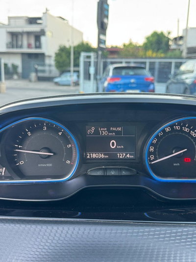 Peugeot 2008 e-HDi 92 CV Stop&Start ETG6 Allure (9)