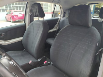 Toyota Yaris 1.0 5 porte Sol (10)