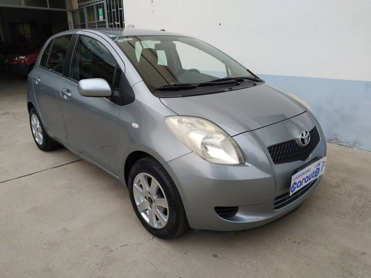 Toyota Yaris 1.0 5 porte Sol (11)