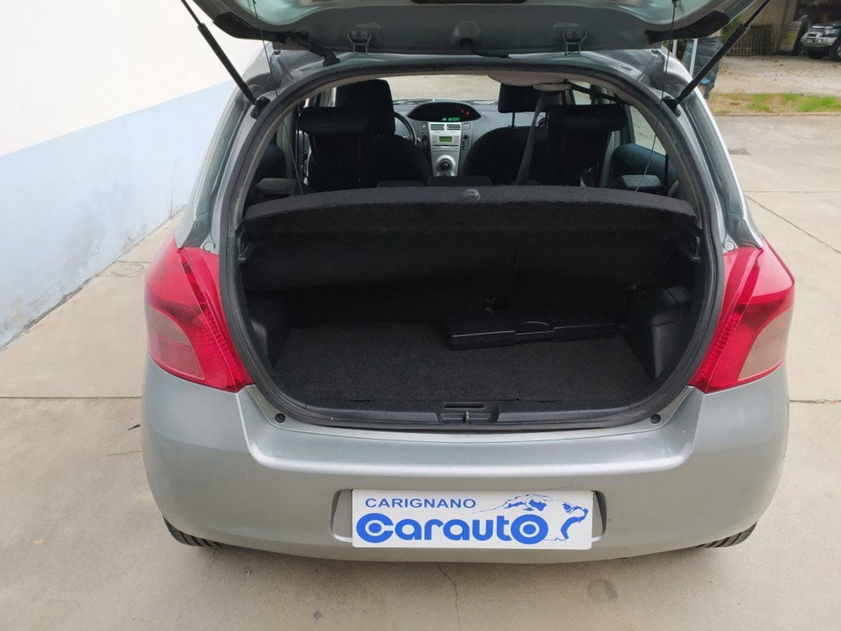Toyota Yaris 1.0 5 porte Sol (14)
