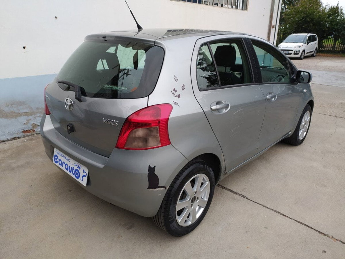 Toyota Yaris 1.0 5 porte Sol (16)