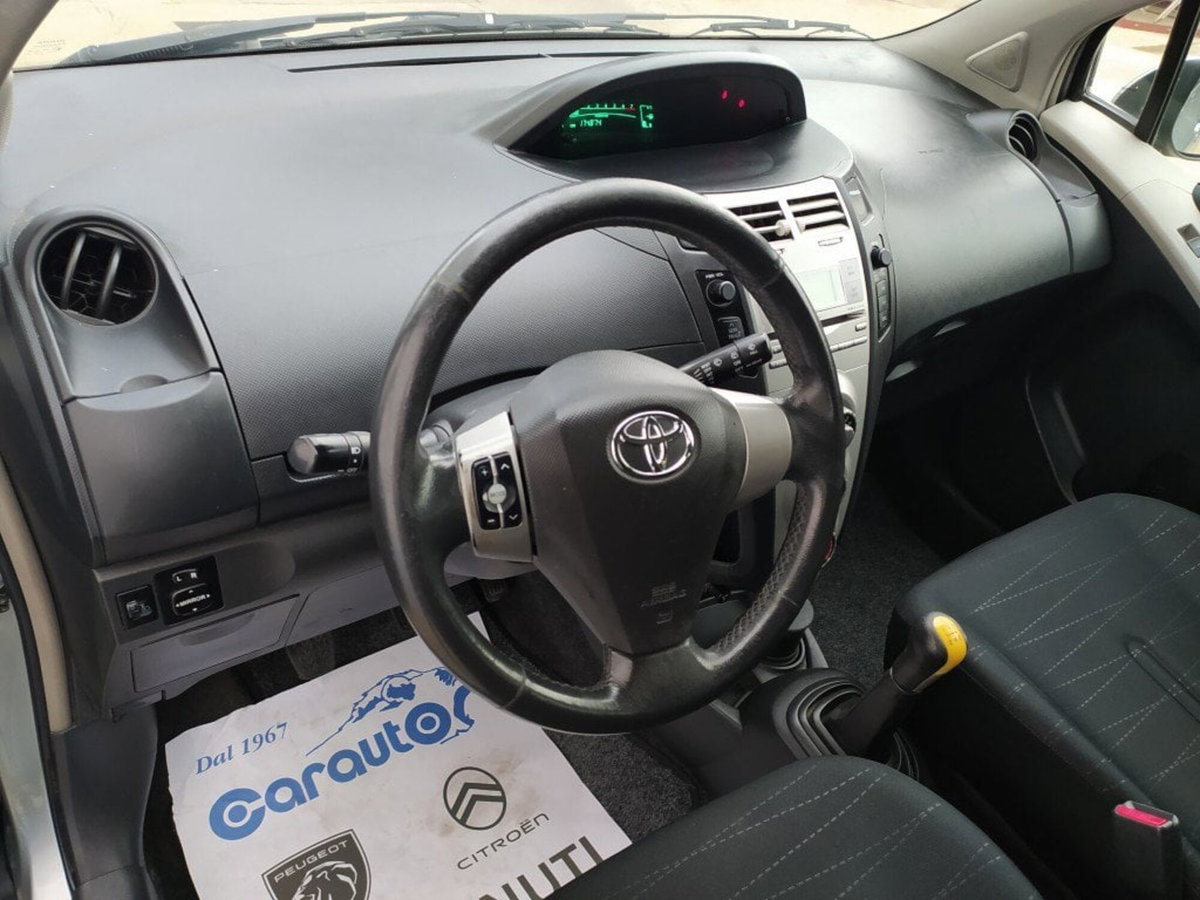 Toyota Yaris 1.0 5 porte Sol (18)