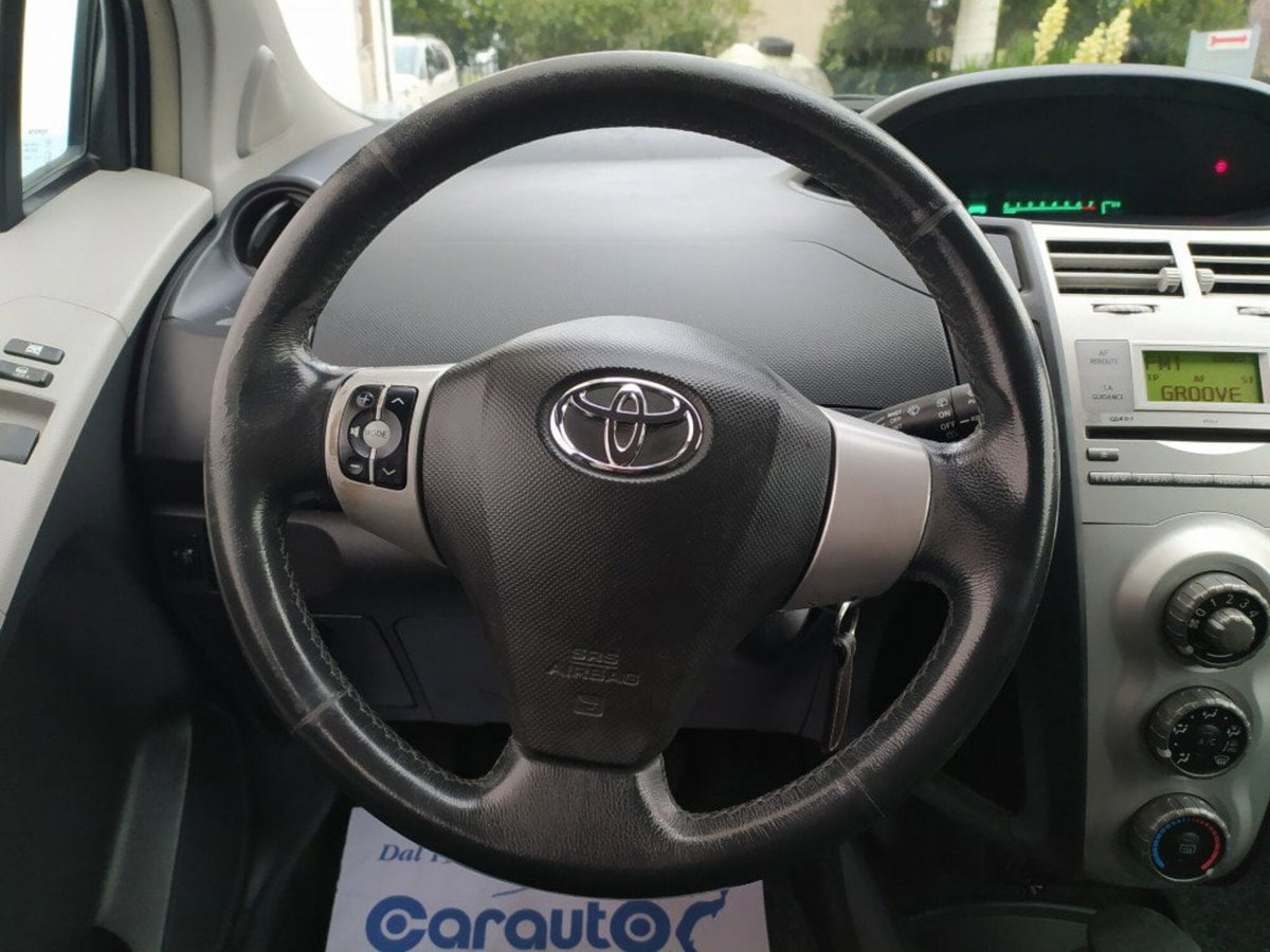 Toyota Yaris 1.0 5 porte Sol (20)