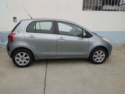 Toyota Yaris 1.0 5 porte Sol (3)