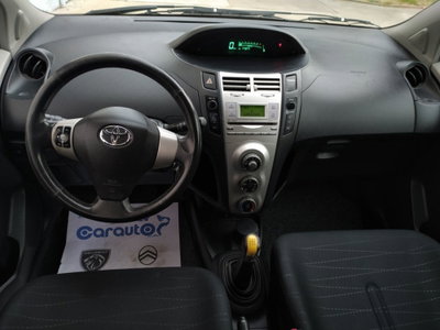 Toyota Yaris 1.0 5 porte Sol (4)