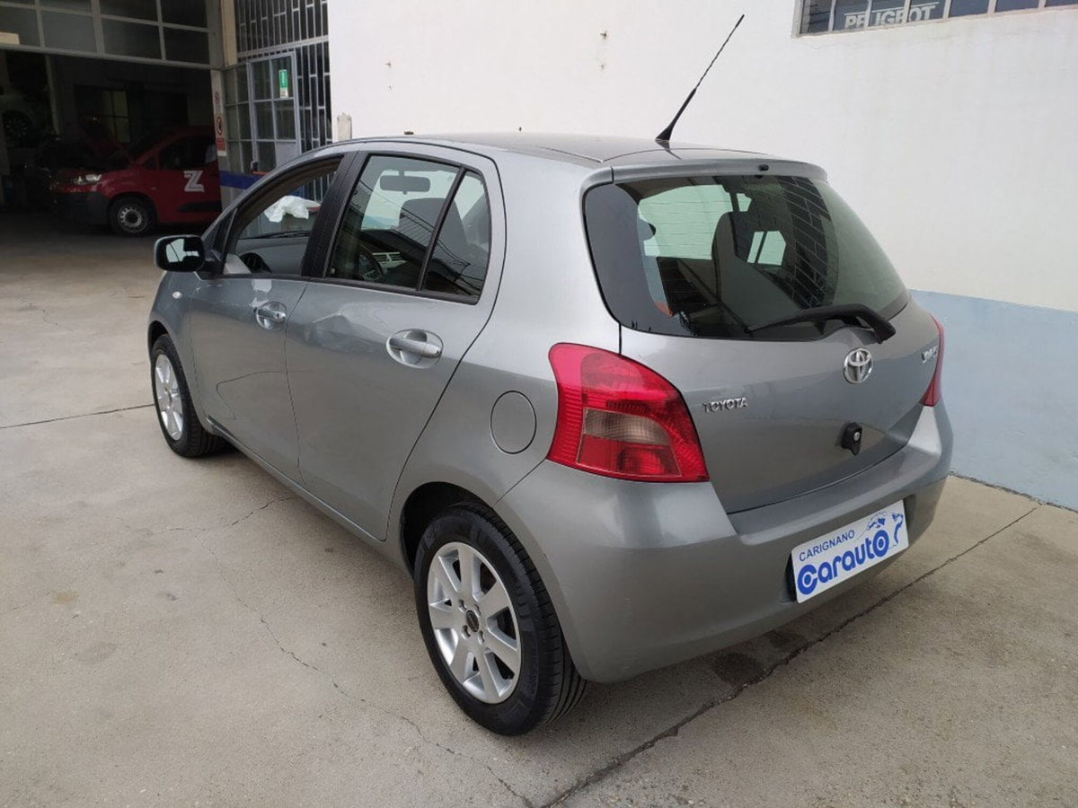 Toyota Yaris 1.0 5 porte Sol (5)