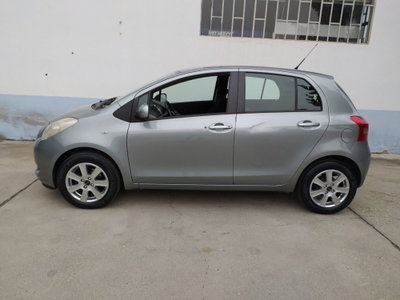 Toyota Yaris 1.0 5 porte Sol (9)