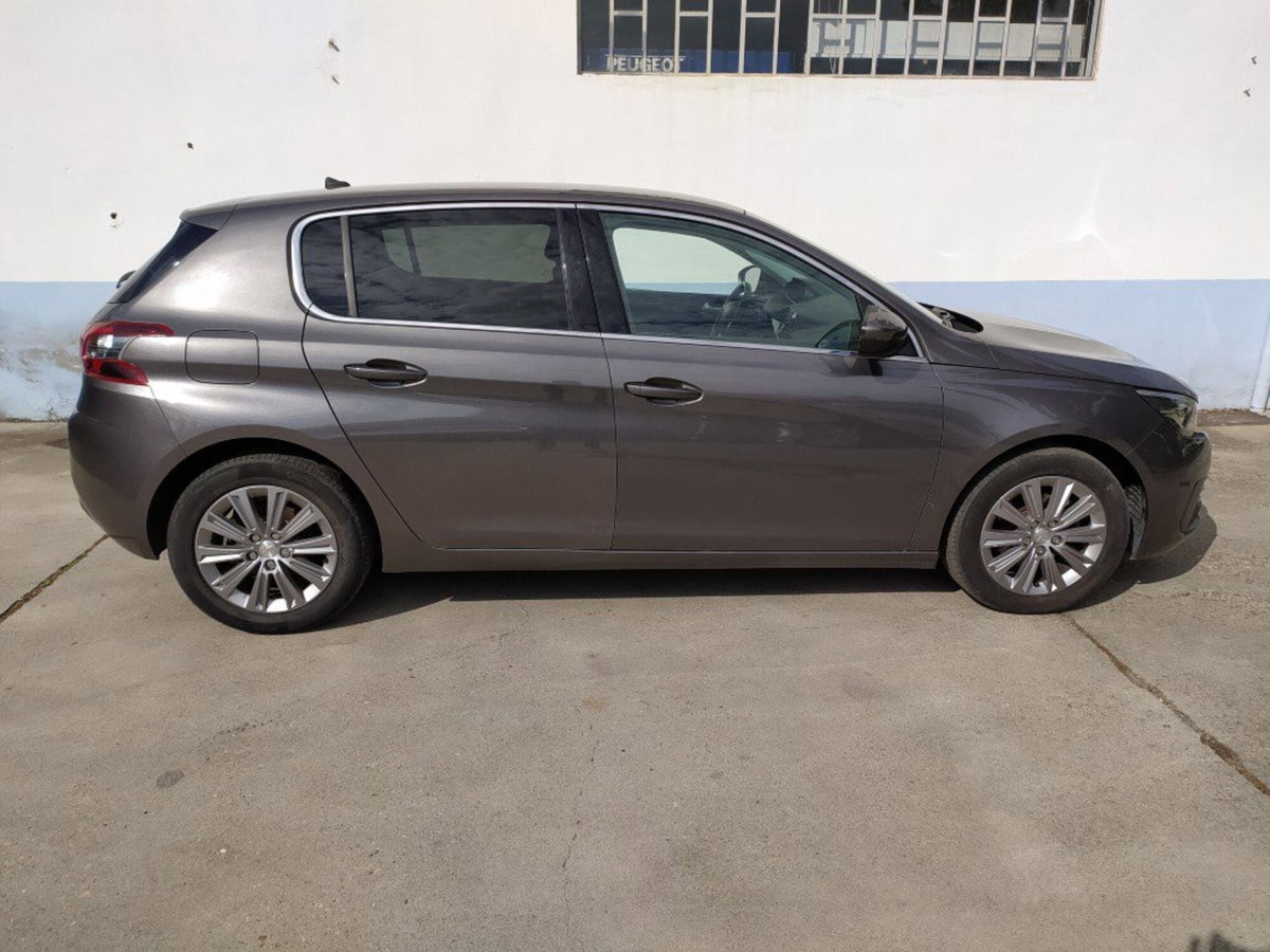 Peugeot 308 PureTech Turbo 130 S&S Allure Pack (3)