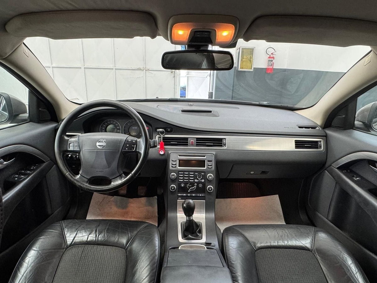 Volvo V70 2.4 D5 Summum (11)