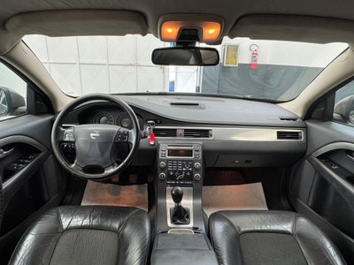 Volvo V70 2.4 D5 Summum (11)