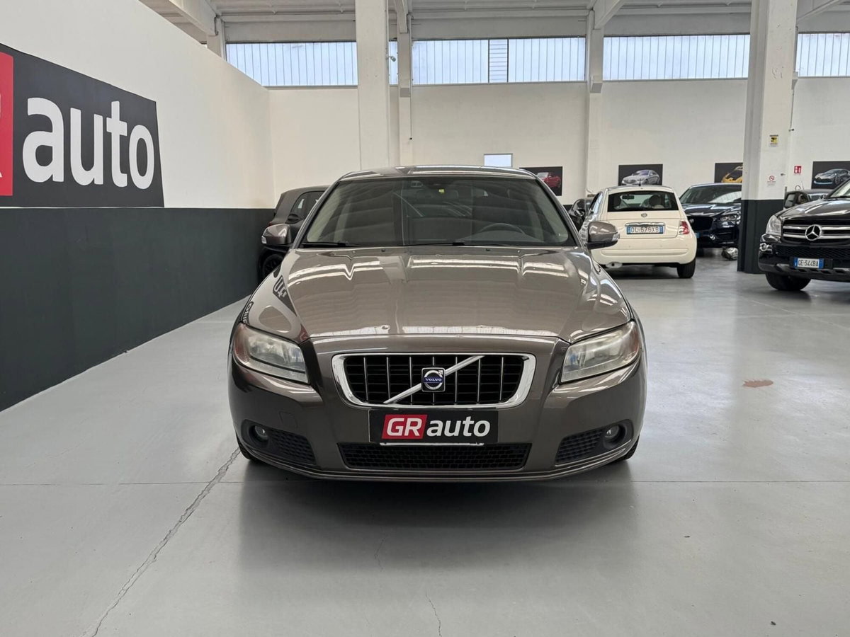 Volvo V70 2.4 D5 Summum (3)