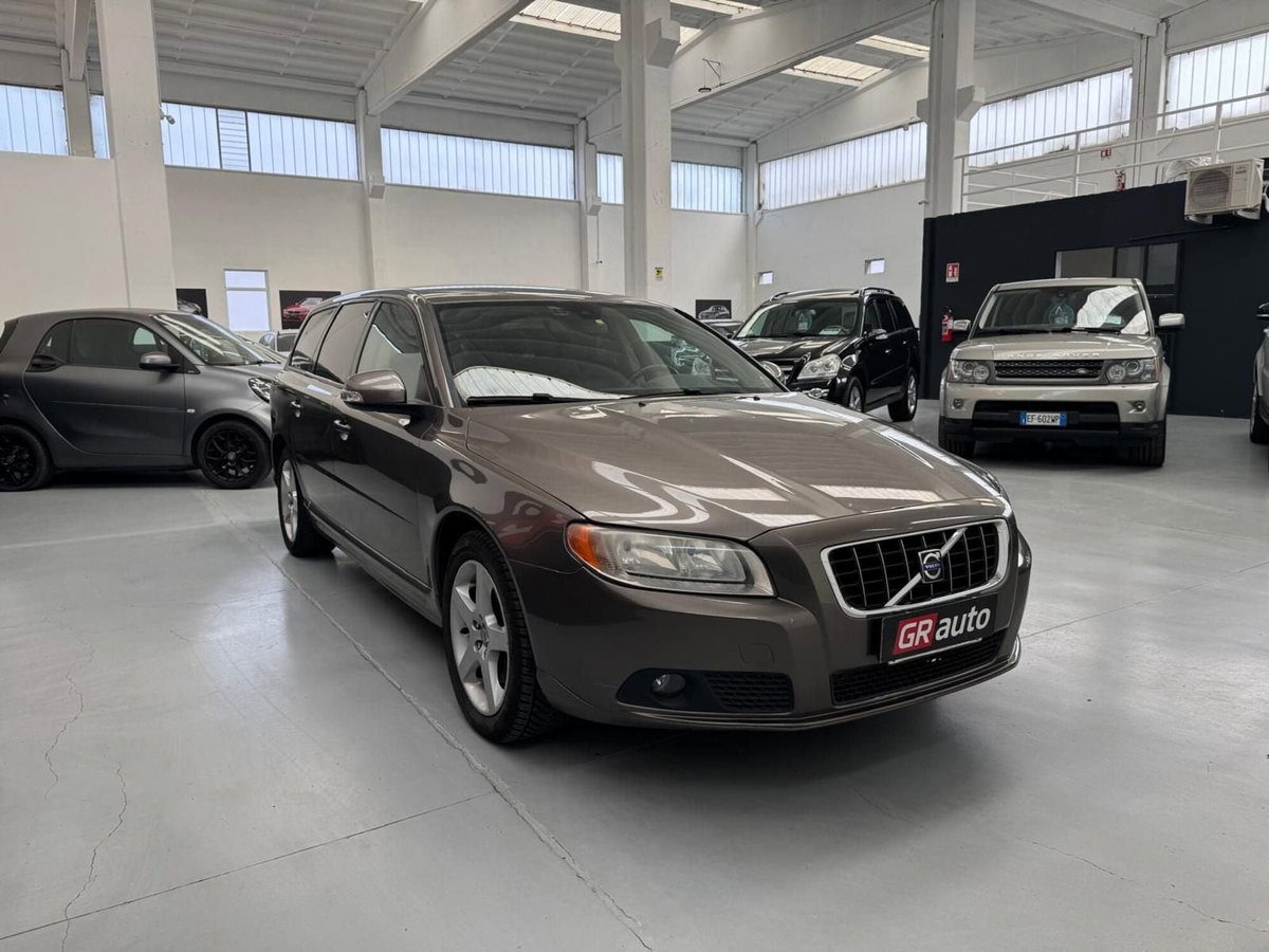 Volvo V70 2.4 D5 Summum (4)
