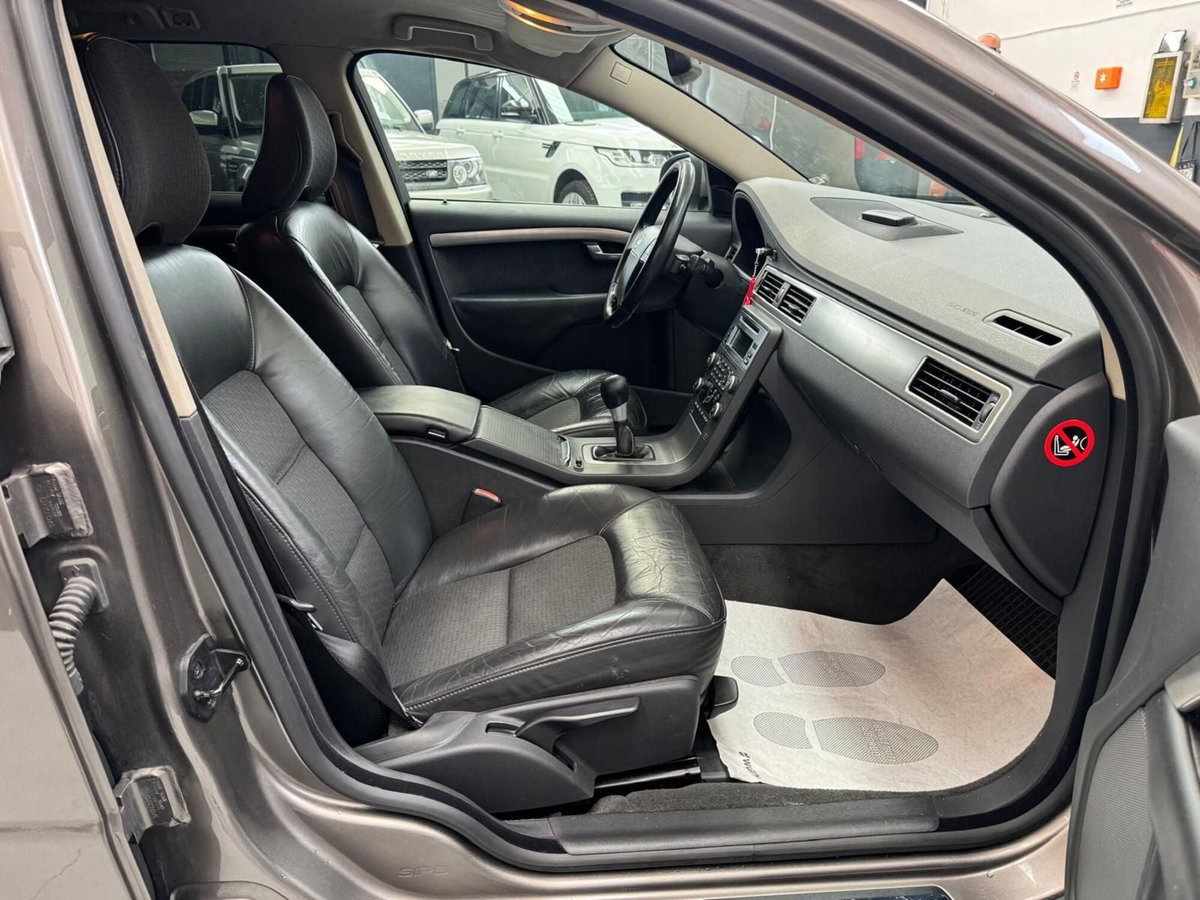Volvo V70 2.4 D5 Summum (5)