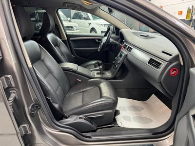 Volvo V70 2.4 D5 Summum (5)
