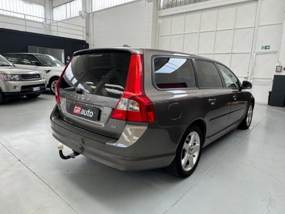 Volvo V70 2.4 D5 Summum (8)