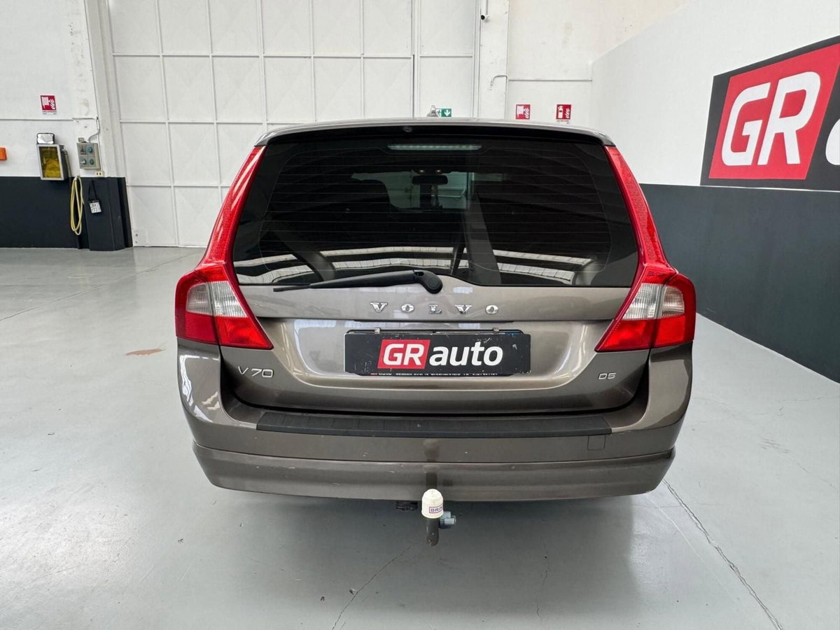 Volvo V70 2.4 D5 Summum (9)