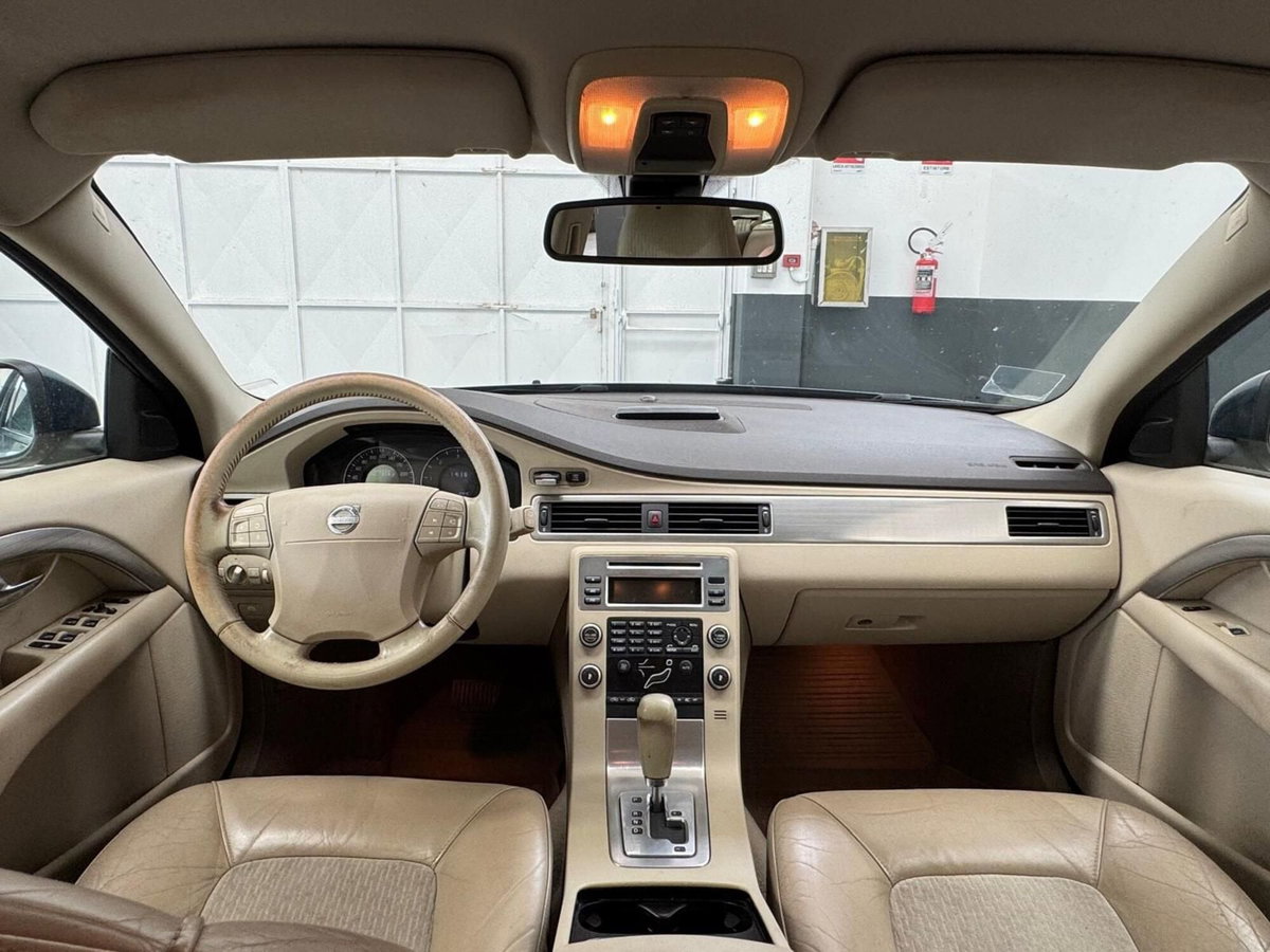 Volvo V70 2.4 D5 Summum (11)