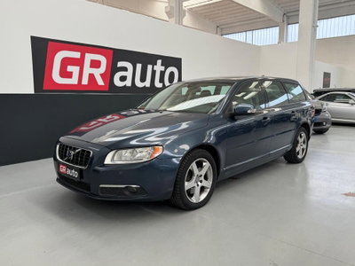 Volvo V70 2.4 D5 Summum (2)