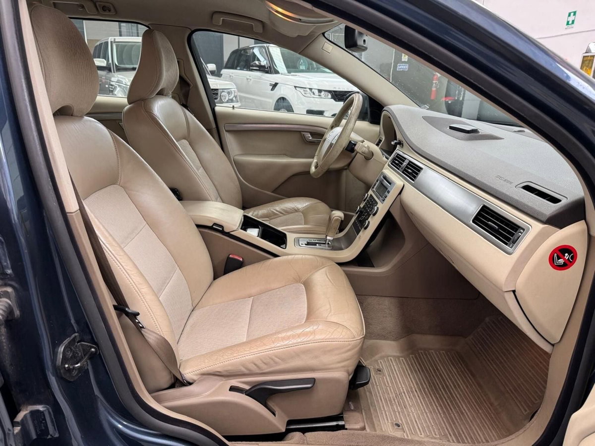 Volvo V70 2.4 D5 Summum (4)
