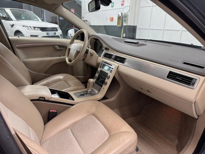 Volvo V70 2.4 D5 Summum (5)