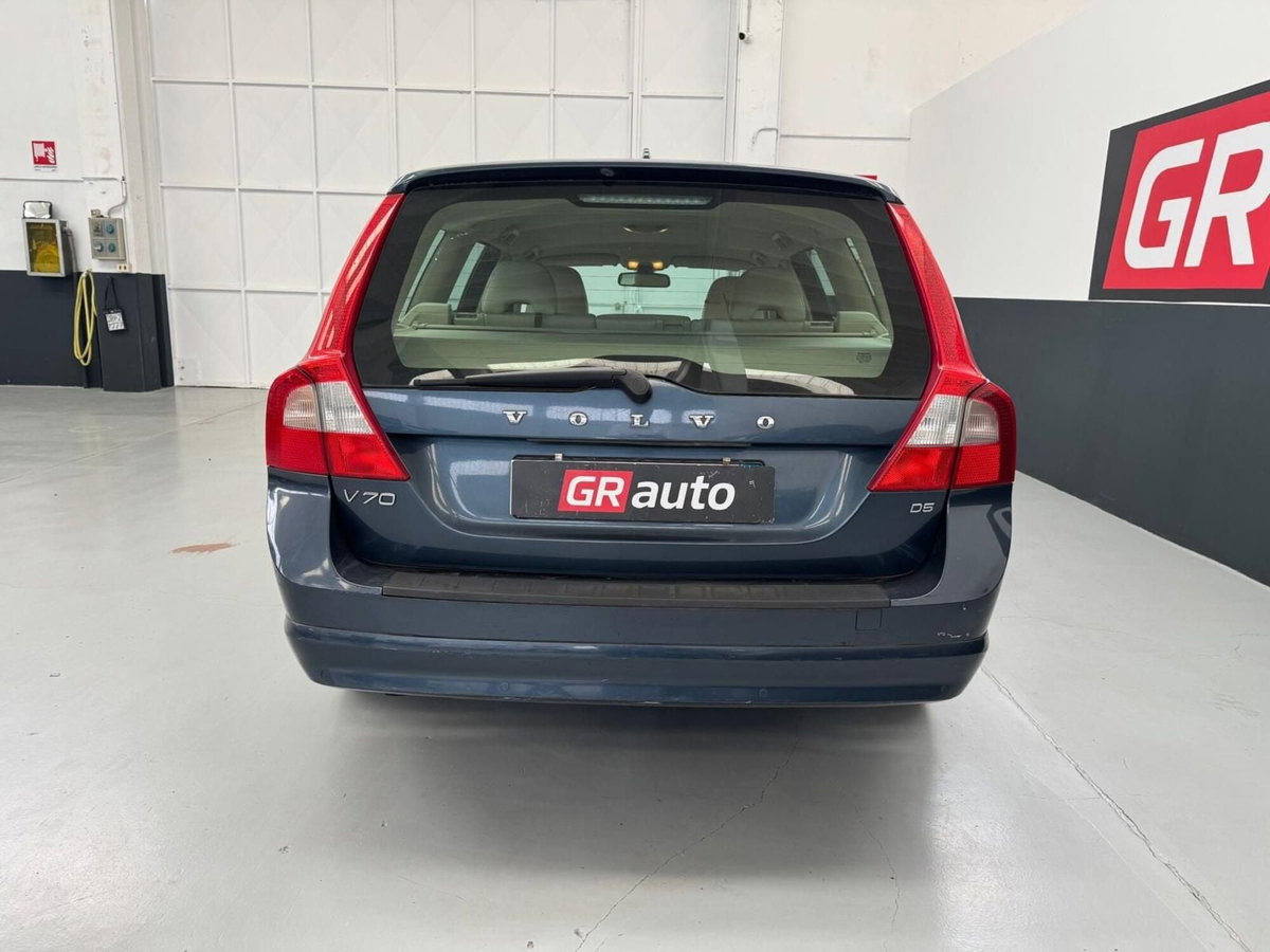 Volvo V70 2.4 D5 Summum (8)