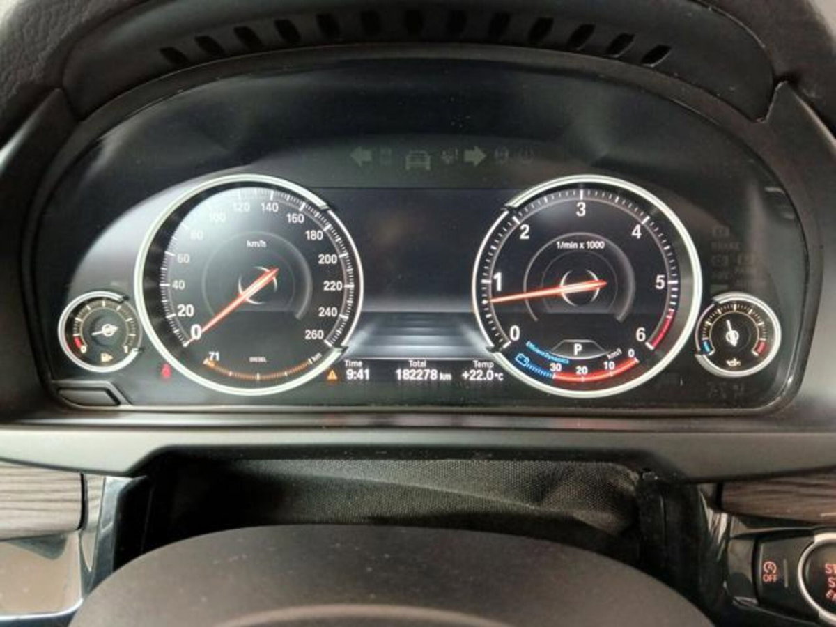 BMW X5 xDrive30d 249CV Business (10)