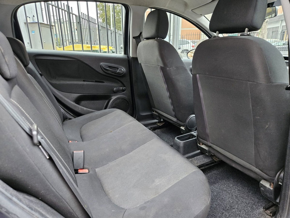 Fiat Punto 1.4 8V 5 porte Easypower Street (12)