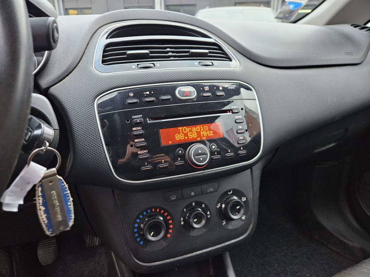 Fiat Punto 1.4 8V 5 porte Easypower Street (14)
