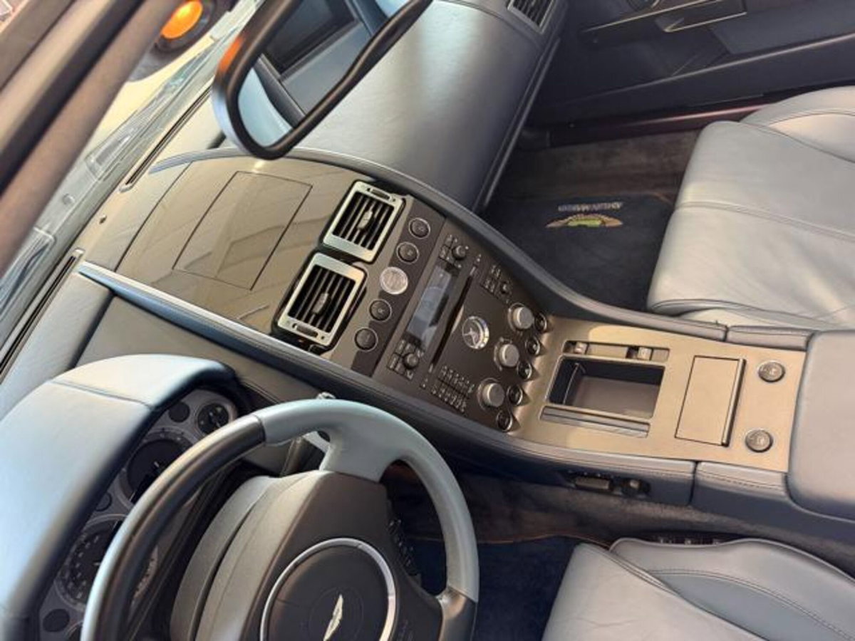Aston Martin V8 Vantage Cabrio V8 Vantage Roadster (10)