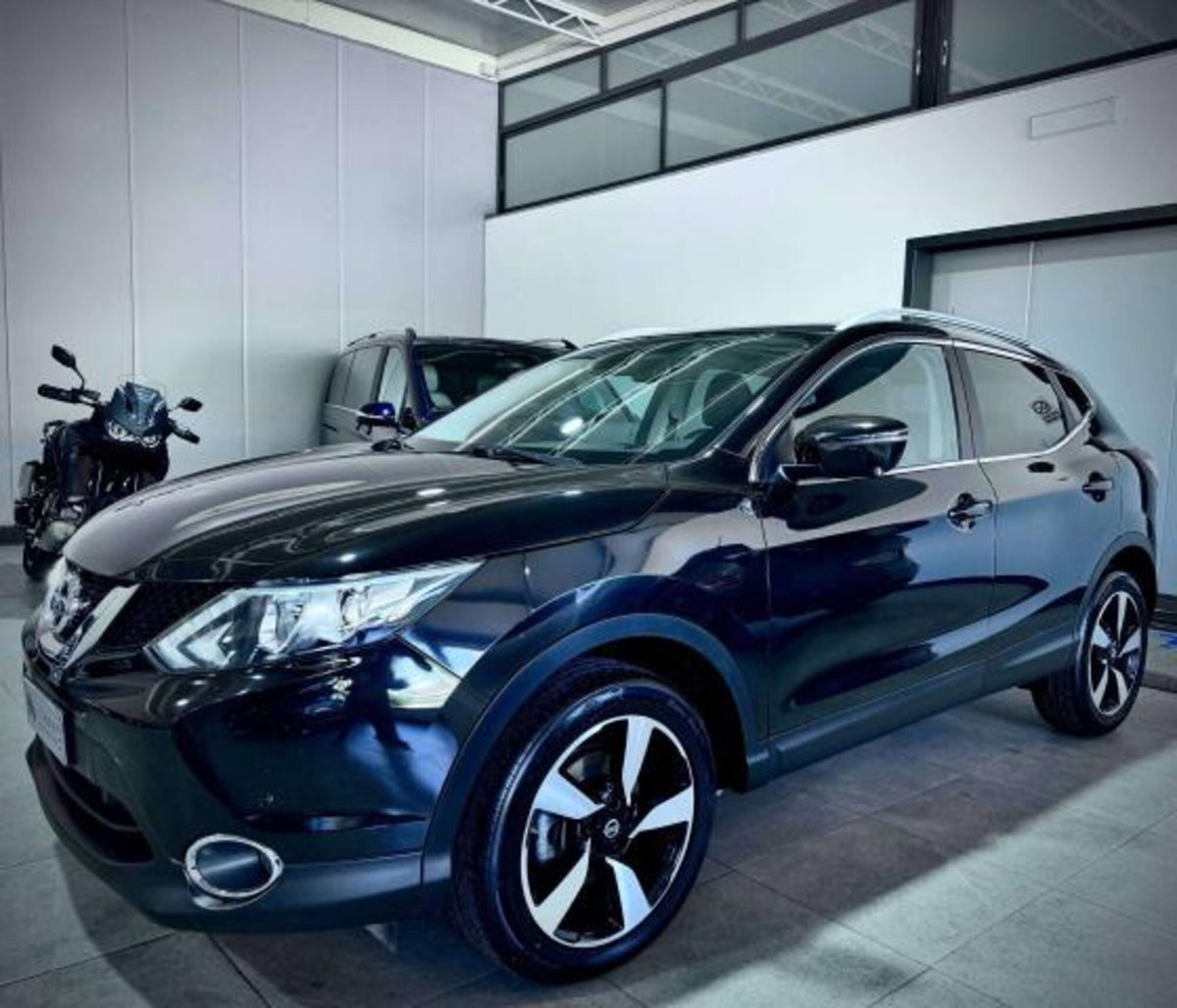 Nissan Qashqai 1.6 dCi DPF Tekna (2)