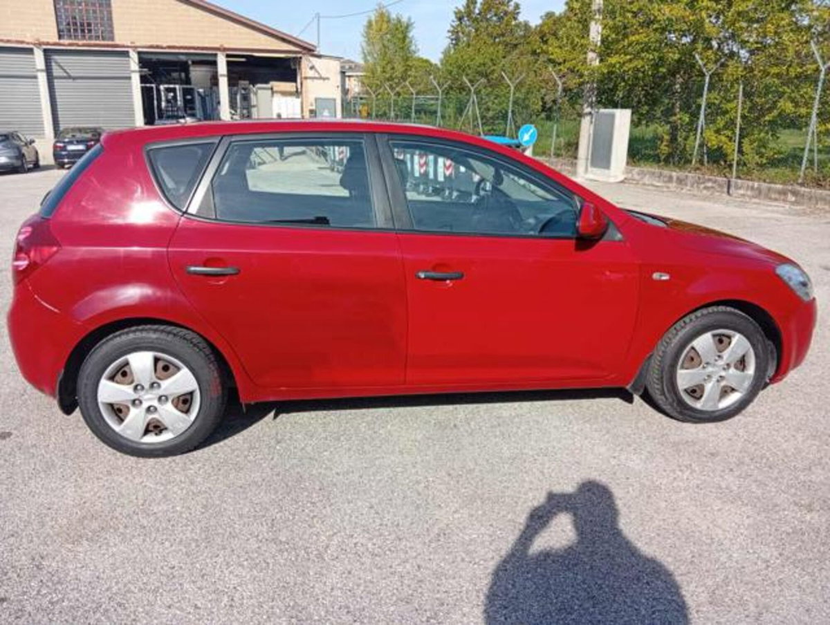 Kia cee'd 1.4 109CV 5p. EX (9)