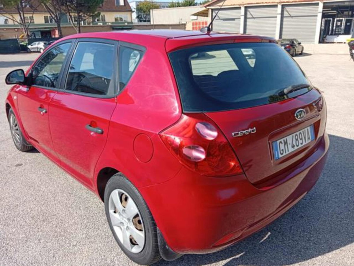 Kia cee'd 1.4 109CV 5p. EX (12)