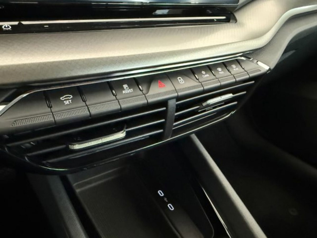 Skoda Octavia Station Wagon 2.0 TDI CR DSG Wagon Executive (18)