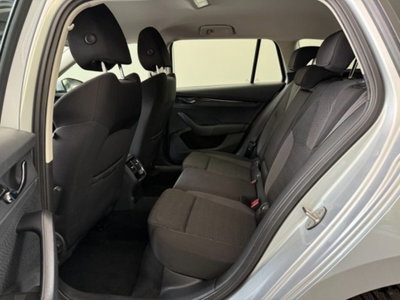 Skoda Octavia Station Wagon 2.0 TDI CR DSG Wagon Executive (5)