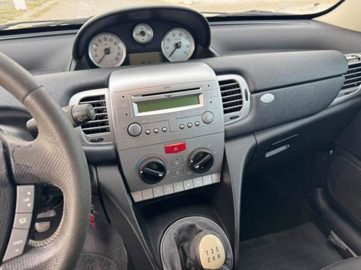 Lancia Ypsilon 1.3 MJT 75 CV Versus (10)