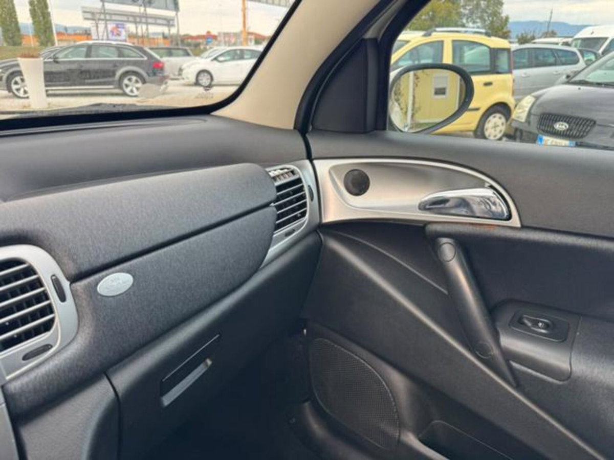 Lancia Ypsilon 1.3 MJT 75 CV Versus (11)