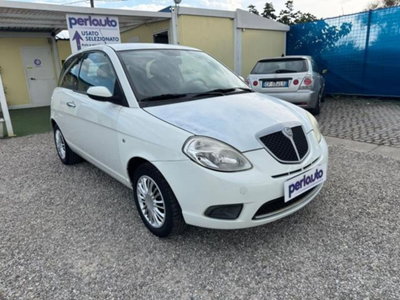 Lancia Ypsilon 1.3 MJT 75 CV Versus (2)