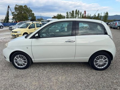 Lancia Ypsilon 1.3 MJT 75 CV Versus (3)