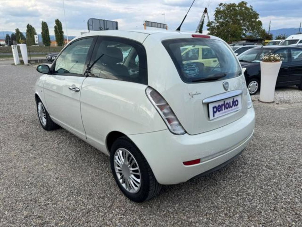 Lancia Ypsilon 1.3 MJT 75 CV Versus (5)