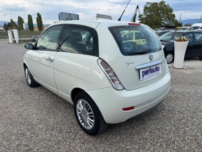Lancia Ypsilon 1.3 MJT 75 CV Versus (5)
