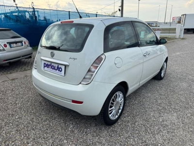 Lancia Ypsilon 1.3 MJT 75 CV Versus (6)