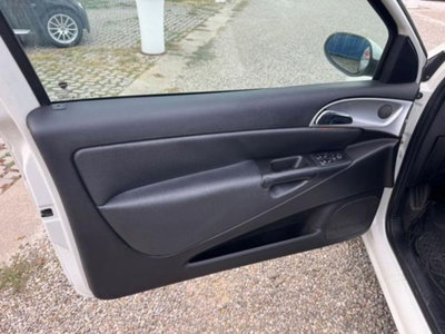 Lancia Ypsilon 1.3 MJT 75 CV Versus (8)