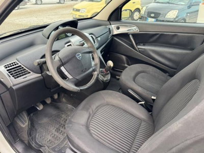 Lancia Ypsilon 1.3 MJT 75 CV Versus (9)