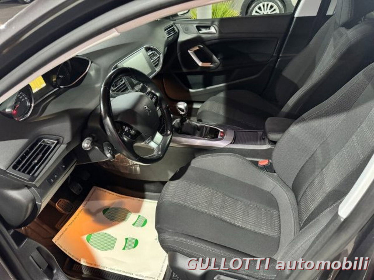 Peugeot 308 BlueHDi 120 S&S Allure (9)