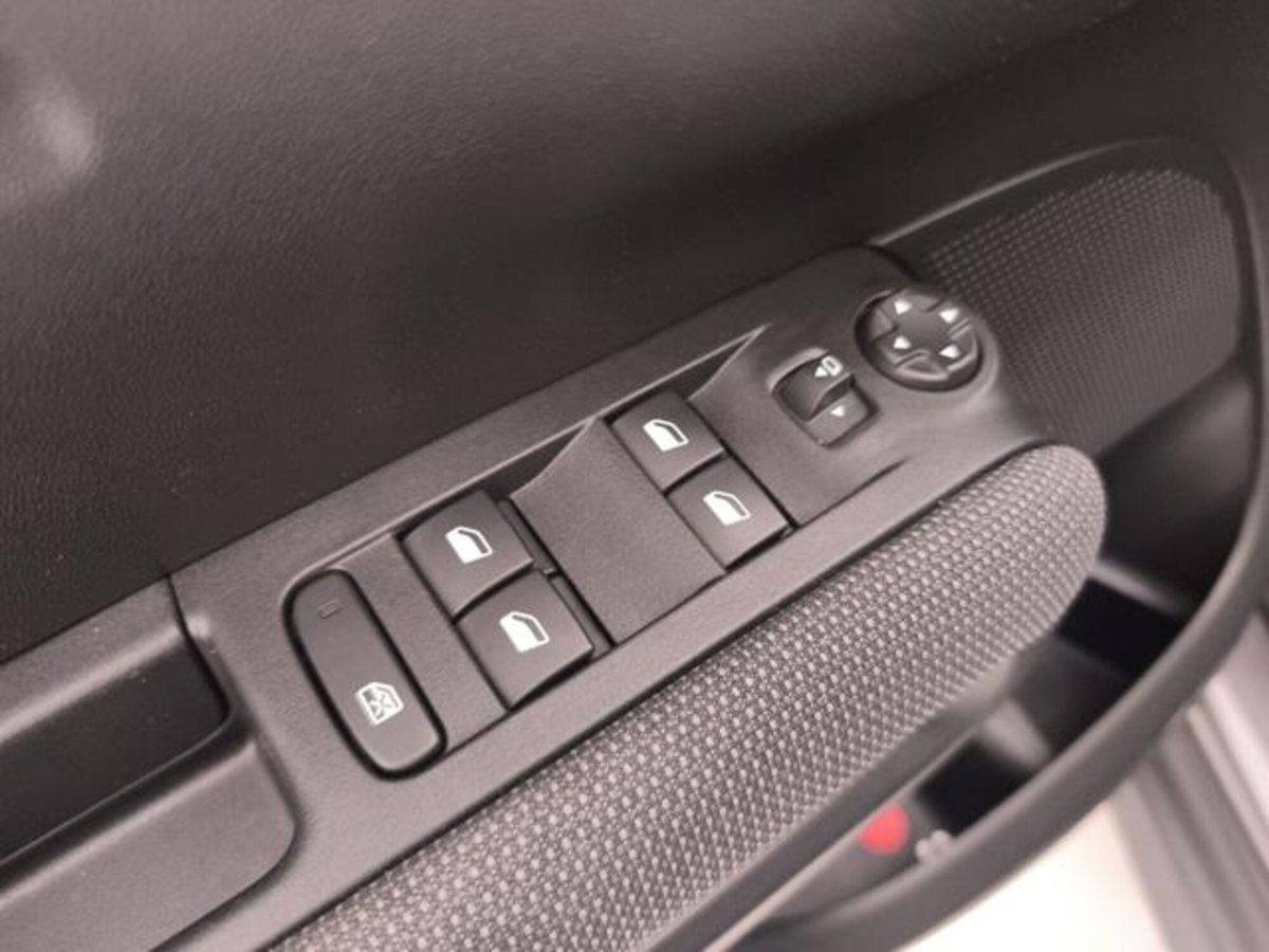 Citroen C3 Aircross BlueHDi 110 S&S Shine Pack (18)