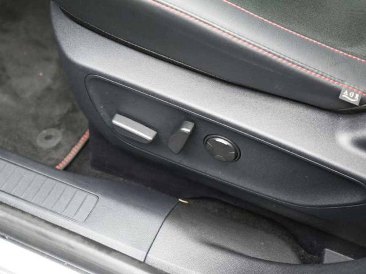Ford Kuga 2.5 Plug In Hybrid 225 CV CVT 2WD ST-Line (9)