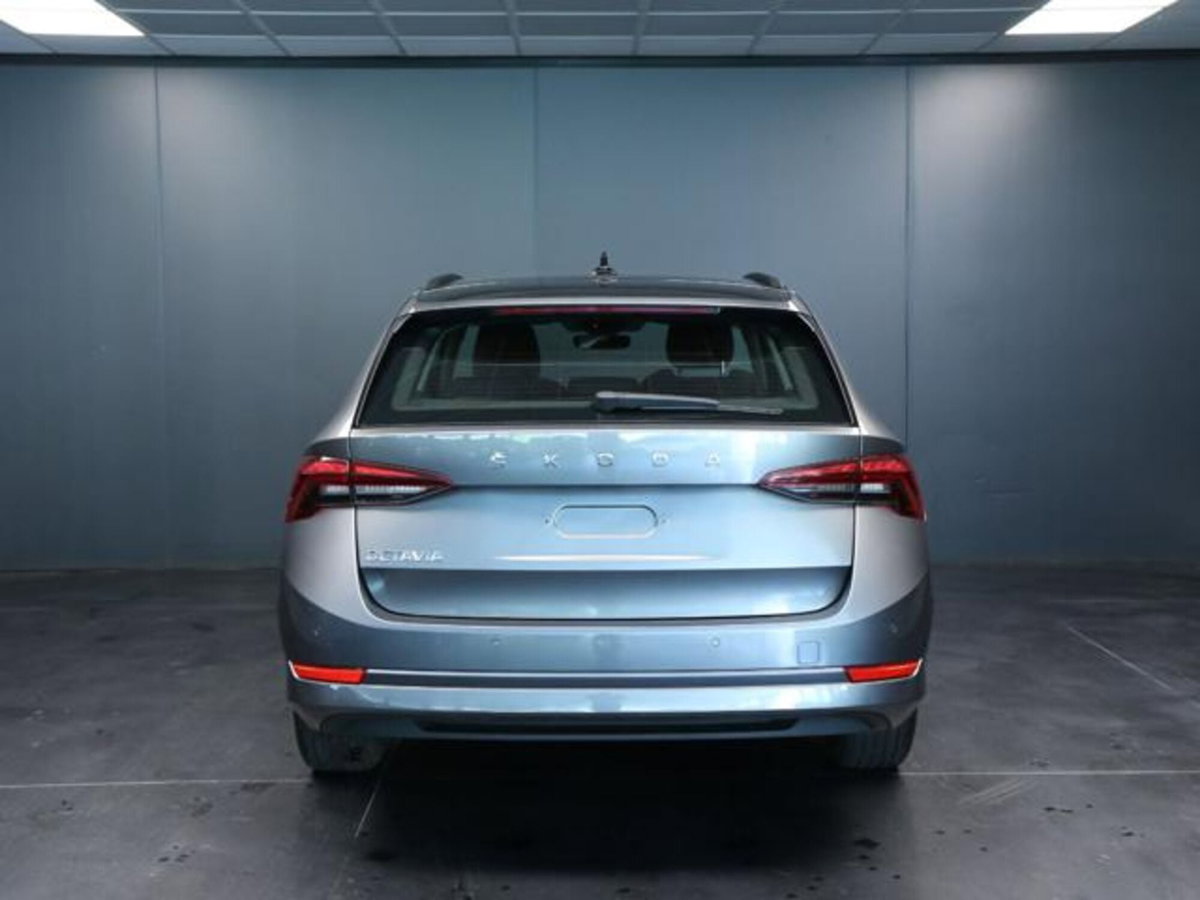 Skoda Octavia Station Wagon 2.0 TDI EVO SCR DSG Wagon Executive (4)