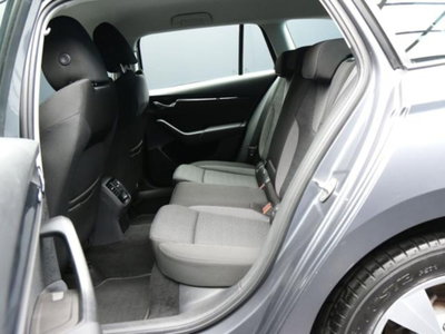Skoda Octavia Station Wagon 2.0 TDI EVO SCR DSG Wagon Executive (8)