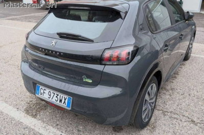Peugeot 208 50 kWh Active (2)