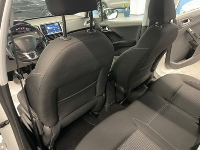 Peugeot 208 VTi 82 CV 5 porte Allure (11)